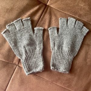 Brandy Melville Fingerless Gloves